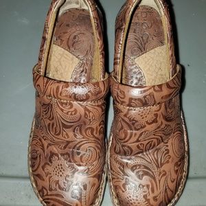 B.o.c clogs size 7.5